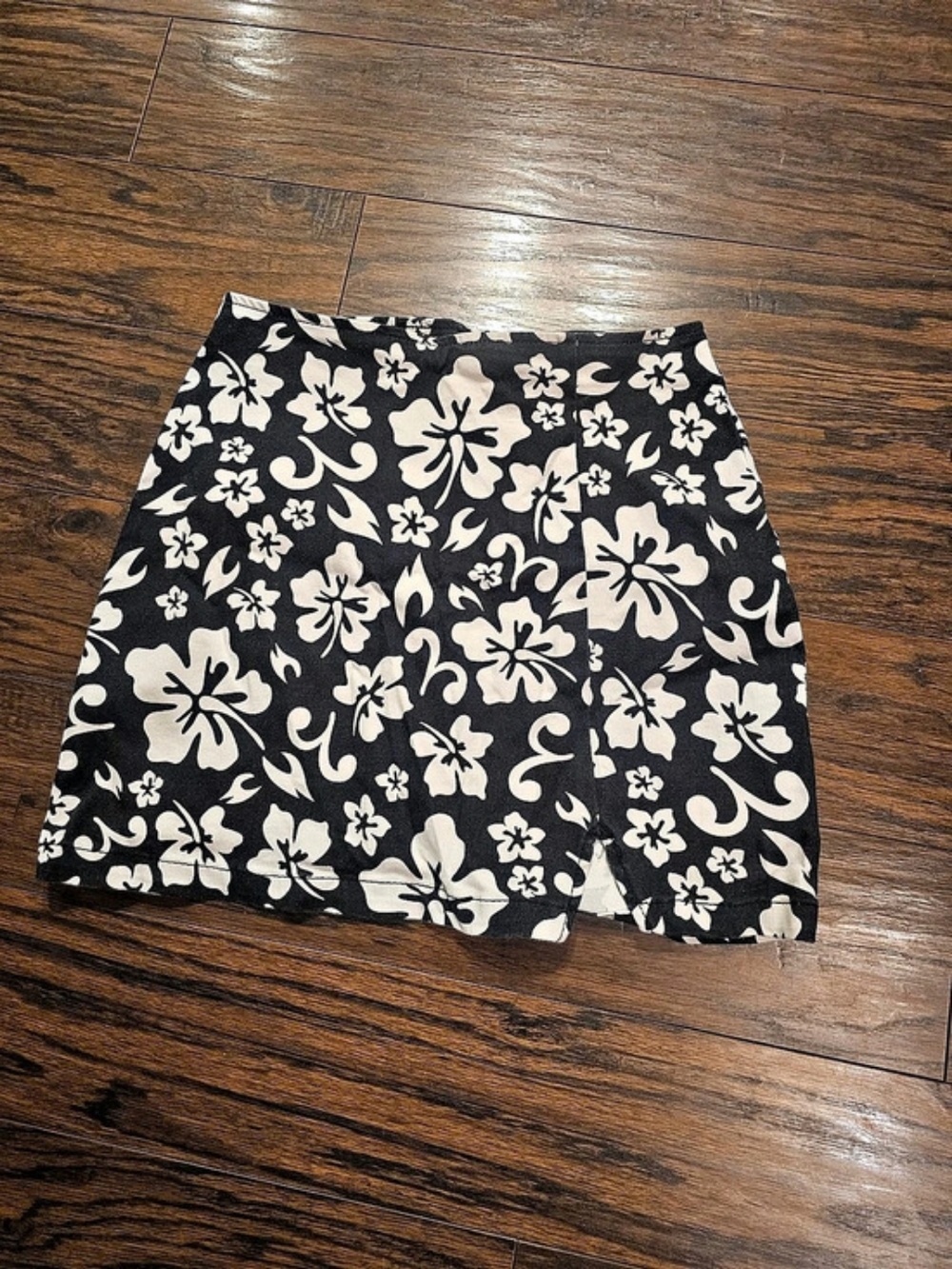 Floral Mini Skirt in Black & White Like New